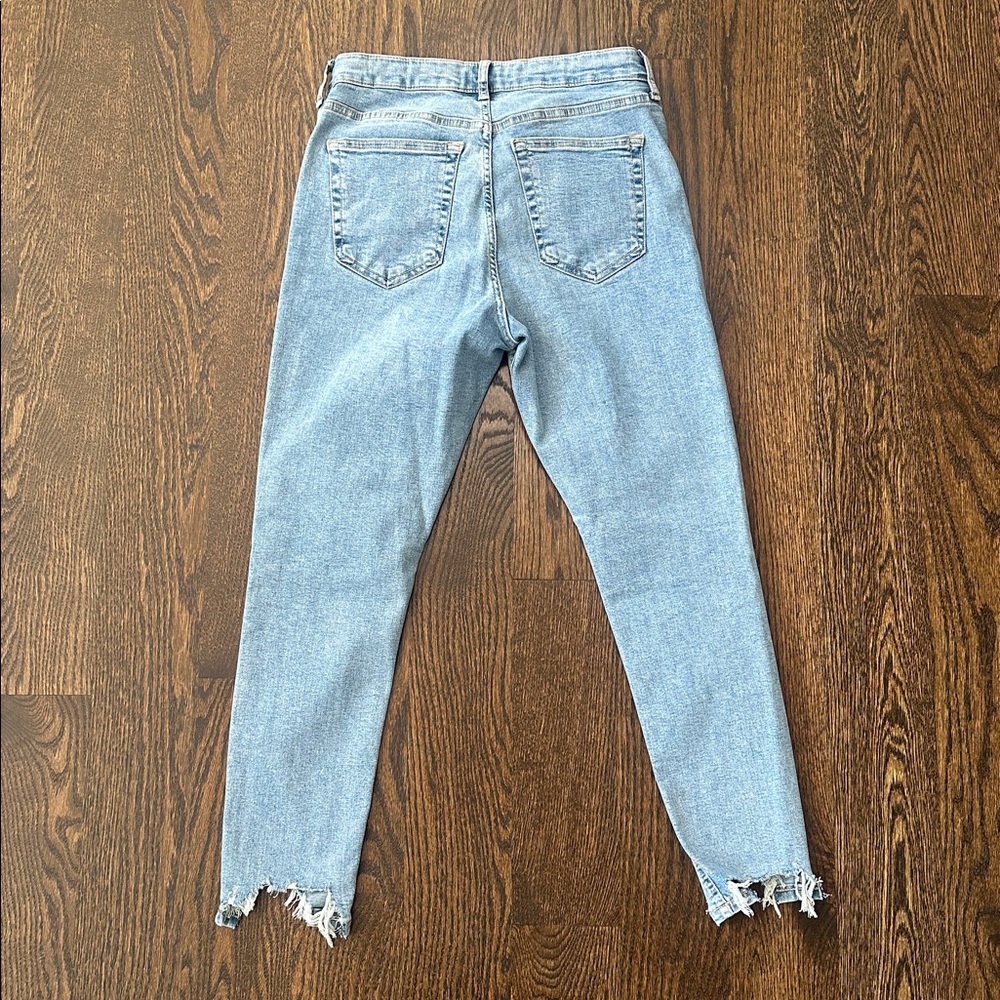 NWOT Topshop Light Blue Cropped Jeans with Frayed Hem - Picture 6 of 7